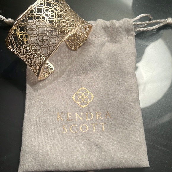 Kendra Scott Gold Bracelet - Picture 1 of 2